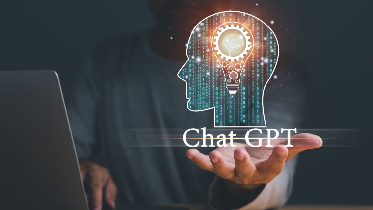 Pc, hånd holdende ChatGpt hovede